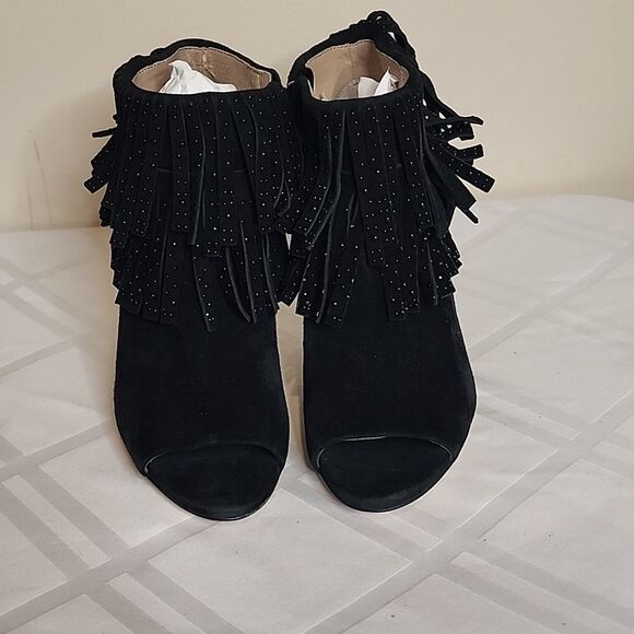 Brand NEW Peep Toe Black Frindge Bootie Boots 7.5 RETAIL 300 BCBGMAXAZRIA - Picture 1 of 9
